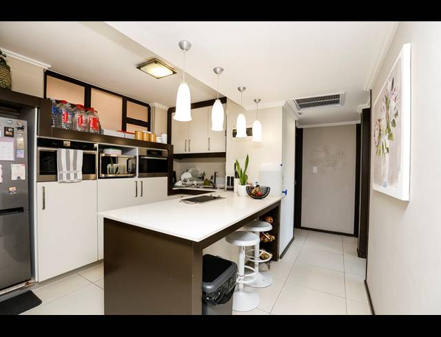 2 BEDROOM APARTMENT FOR SALE IN UMHLANGA CENTRAL